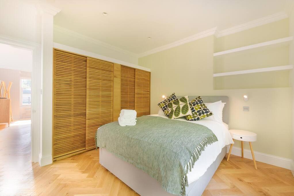 Stunning Two Bed Apartment Rh8 لندن المظهر الخارجي الصورة